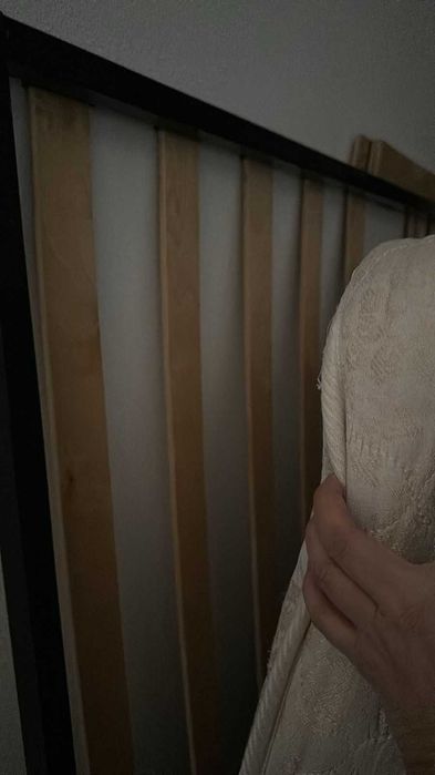 Матрас с каркасом отдам даром