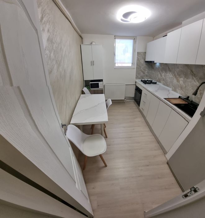 Apartament 3 camere de vânzare
