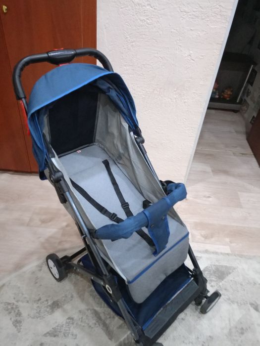Продам прогулочную коляску