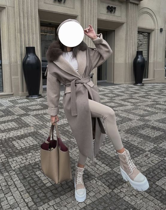 Palton din cașmir, cu guler de blană