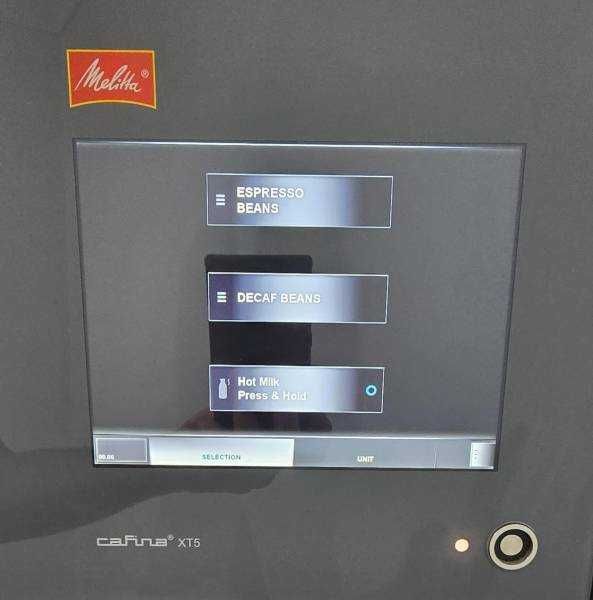 Професионална кафе машина Melitta Cafina XT5 + хладилник