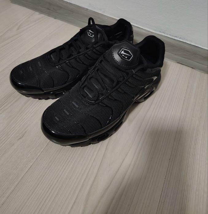 adidasi nike tn!