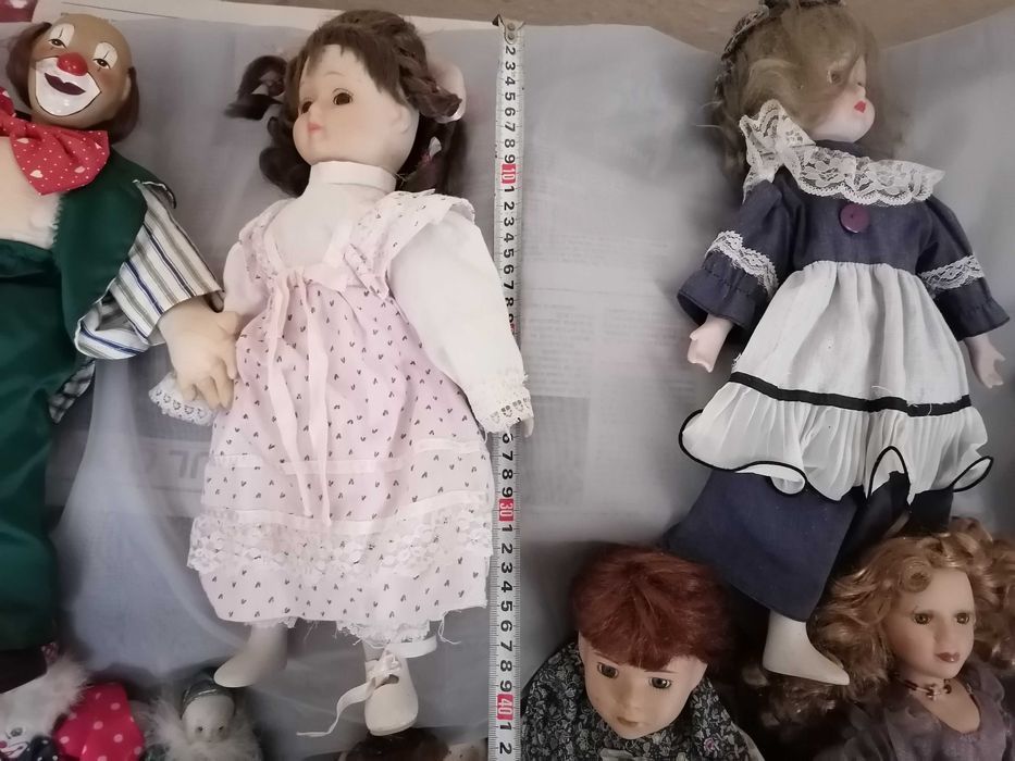 Colecție păpuși vechi din material textil și portelan