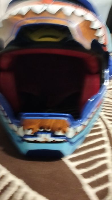 Продам шлем в среднем состояние