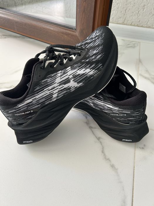 Маратонки Asics novablast 3