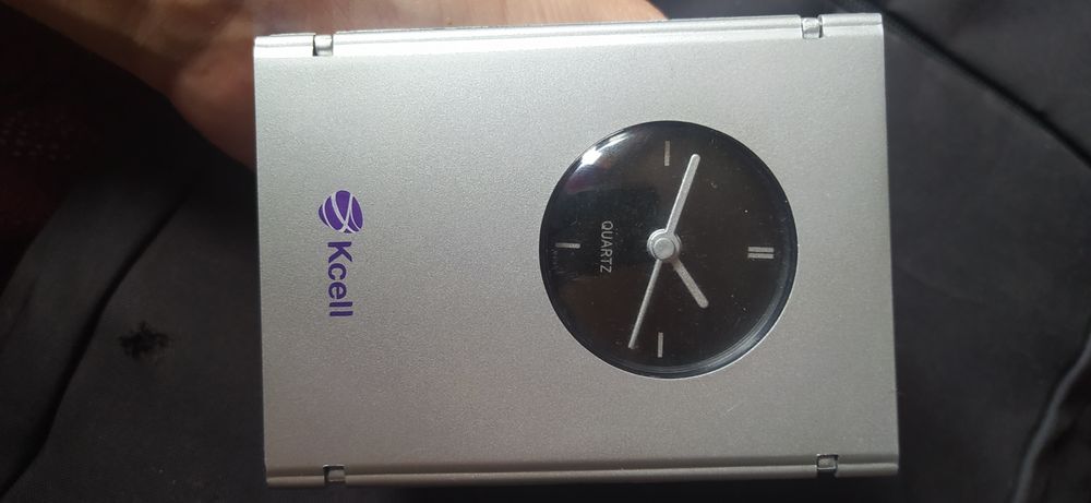 Часы с будильником miniso.