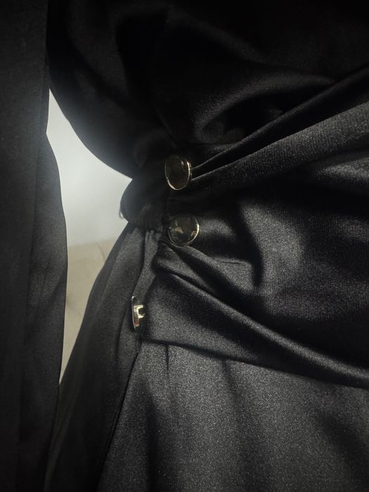 Salopeta scurta satinata de cocktail cu maneci lungi Zara marimea S