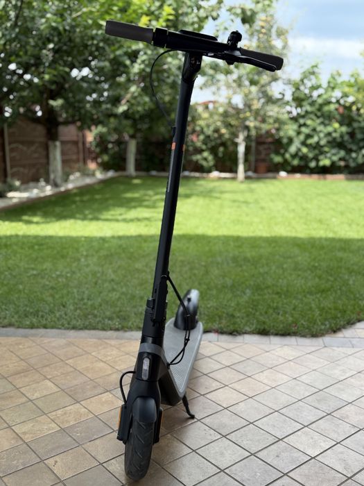 Trotineta electrica Ninebot eKickScooter E2