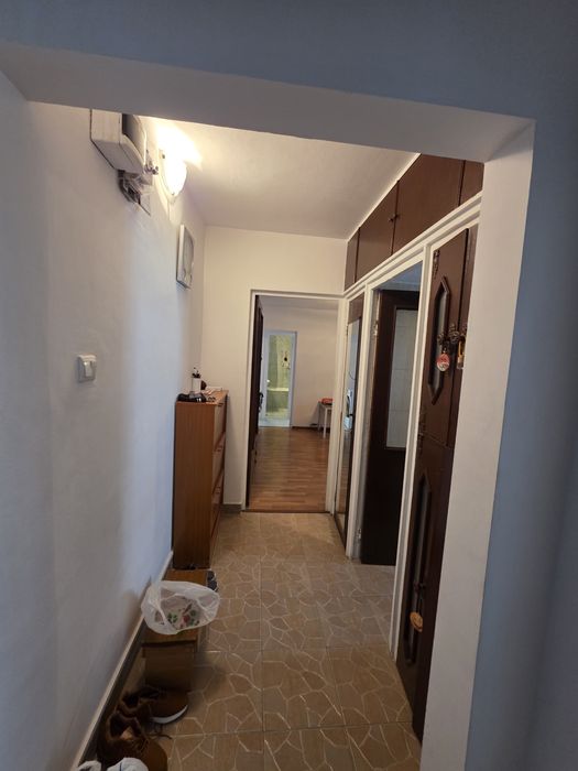 Apartamnent 3 camere semidecomandat