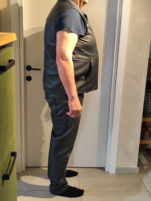 Vand pantaloni de piele pentru motociclisti