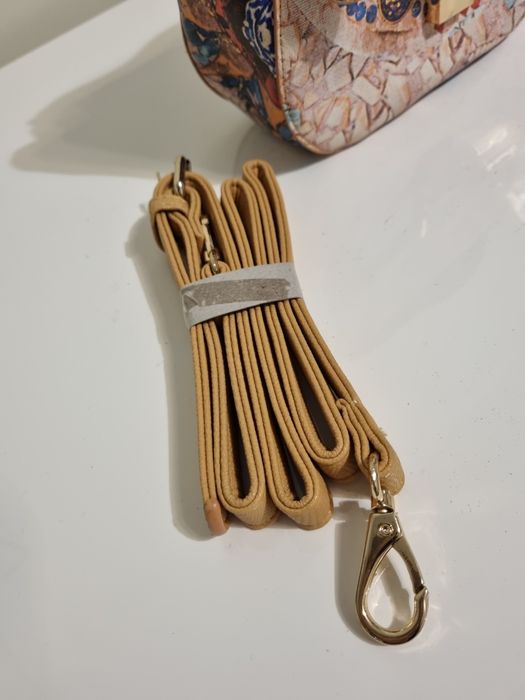 Цветна парти чата