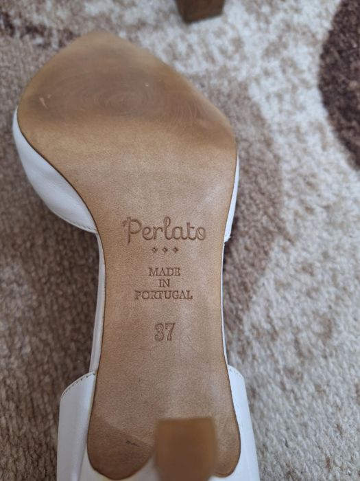 Бели елегантни токчета