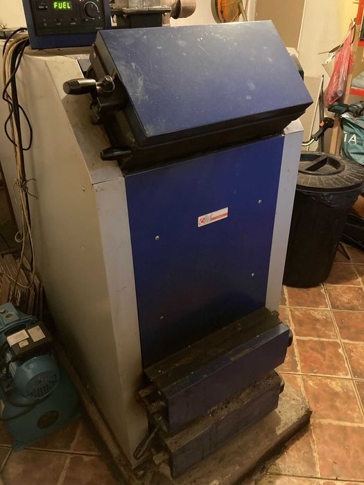 Cazan pe lemne 40/48 de Kw face si apa calda