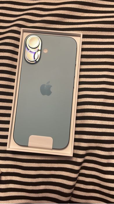 Iphone 16 nou doar desfacut