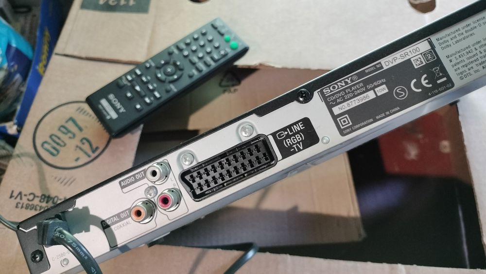 CD/DVD Player SONY, cu telecomandă, functional