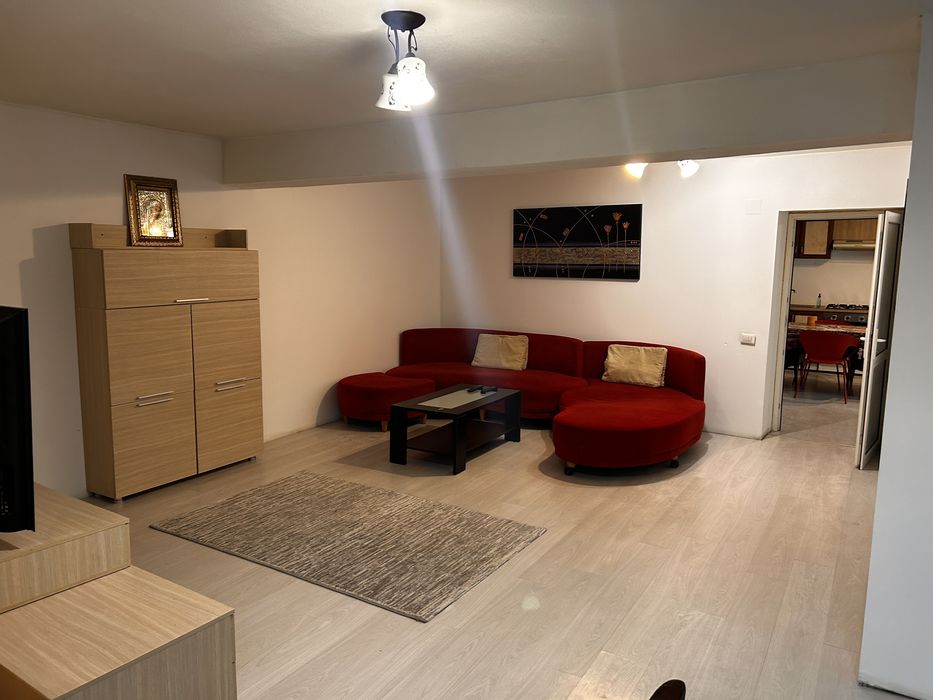 Inchiriez apartament in regim hotelier