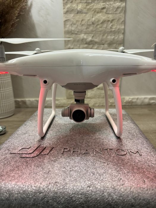 DJI Phantom 4 дрон