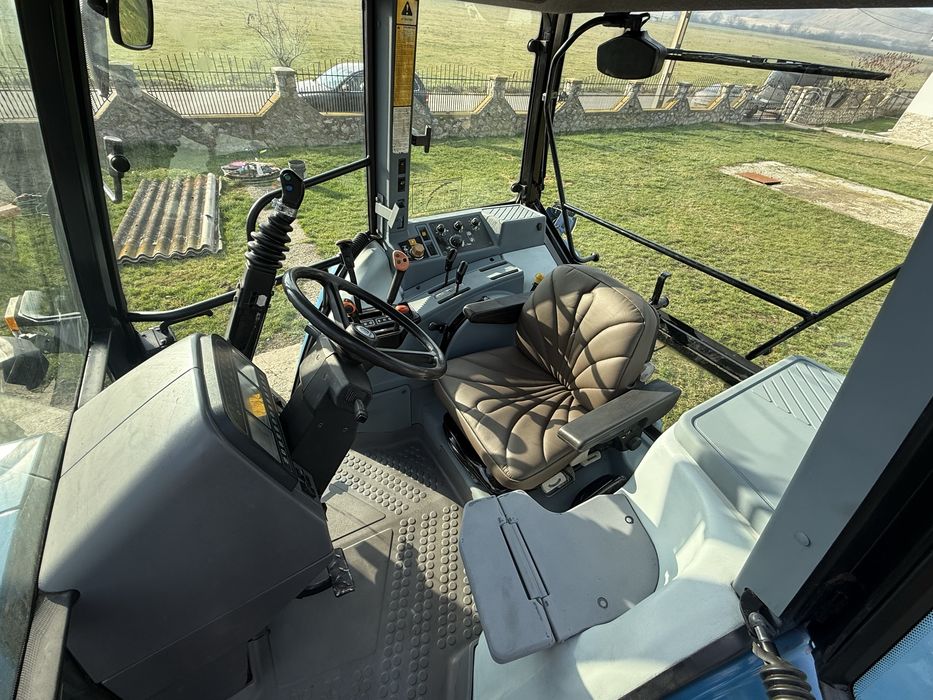 Vand tractor New Holland 8240