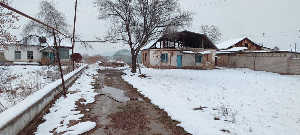 Yes uchastkasi sotiladi. Tosh vil órta chirchiq hokimiyat tarafda