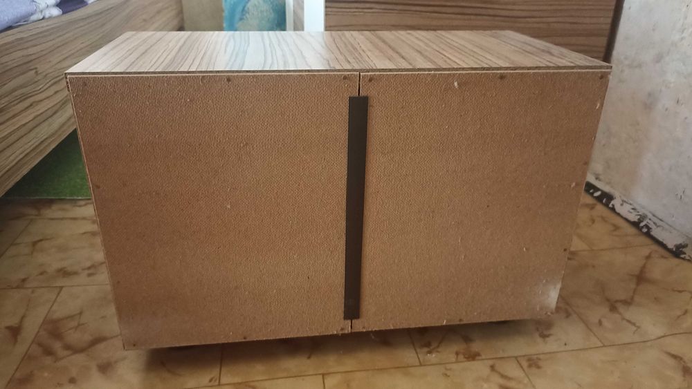 Продавам нощно шкафче
