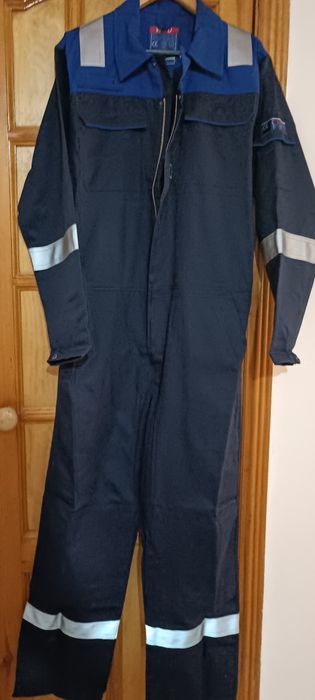 Продам спецкомбинезон.