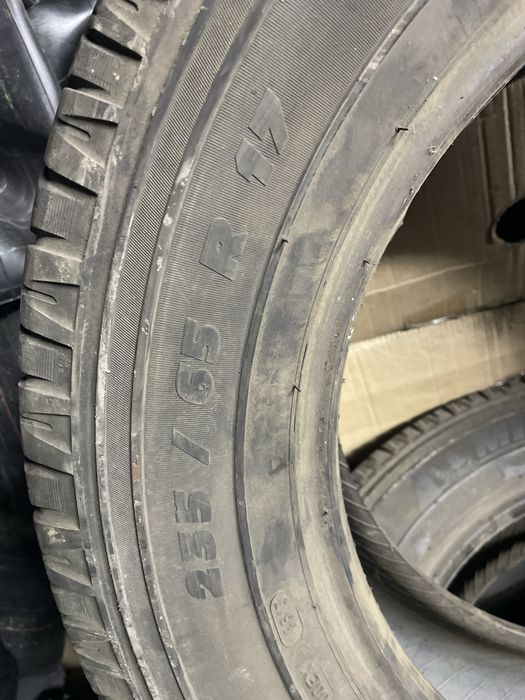 Продам резину 235/65/17