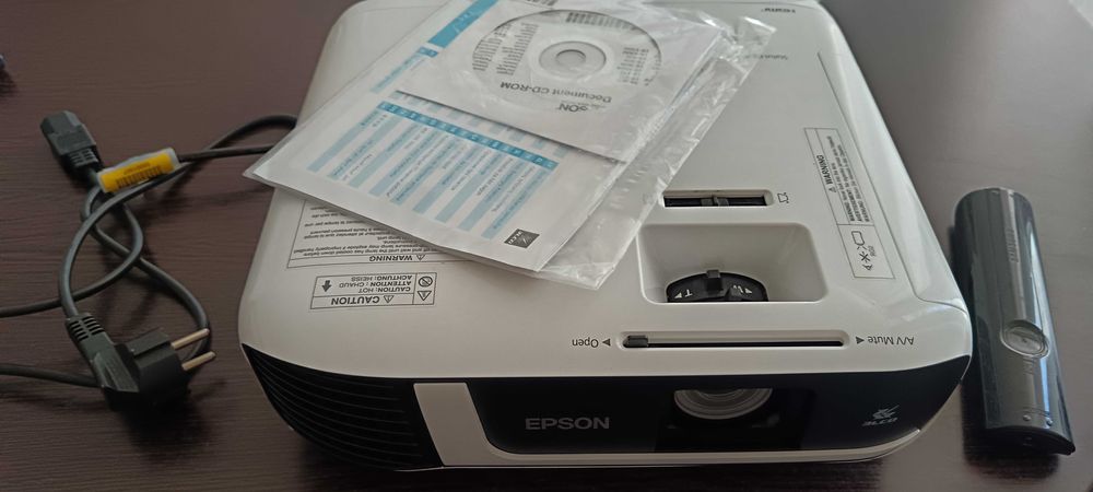 Videoproiector Epson EB-FH52.