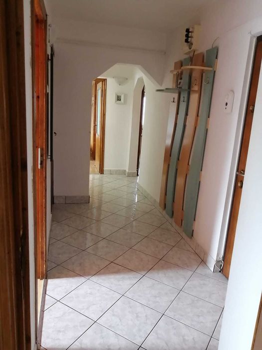 Inchiriez apartament