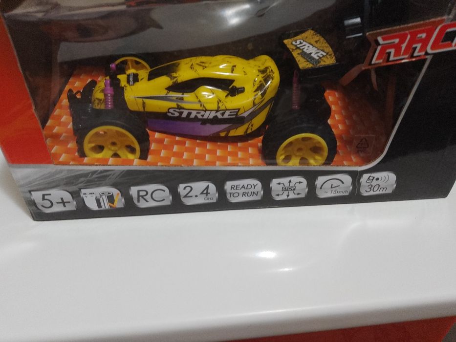 Vând mașini noi sigilate Schimb cu 8 black