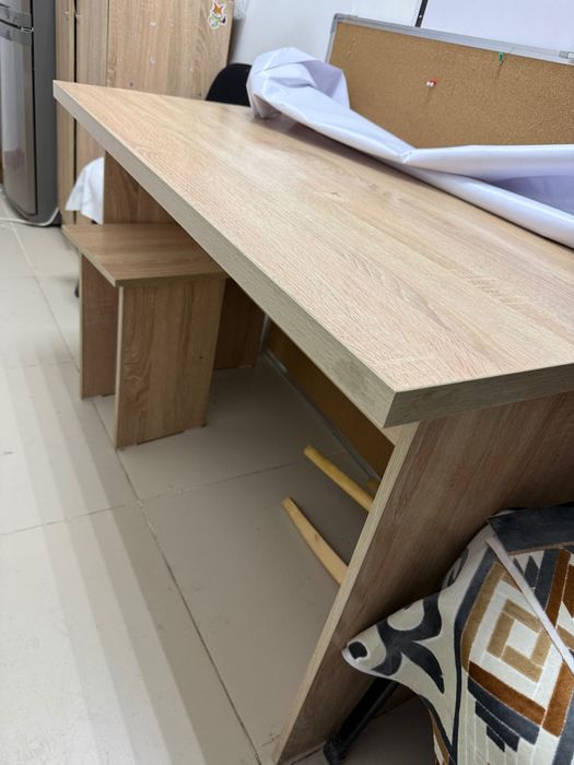 Продам стол и 4 стула