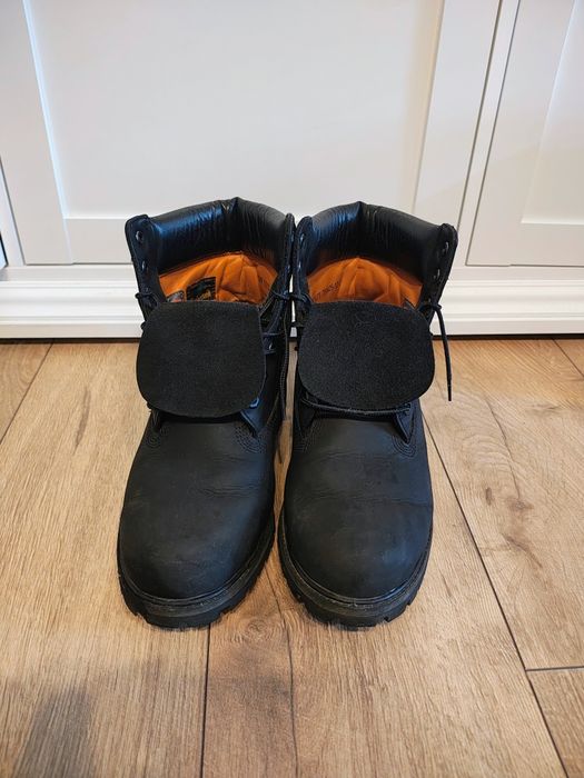 ghete sunt modelul Timberland 6-Inch Premium, realizate din piele neagră