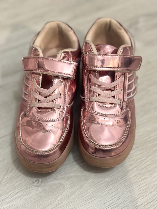 Adidasi Sports cu role detasabile si lumici cu incarcare usb