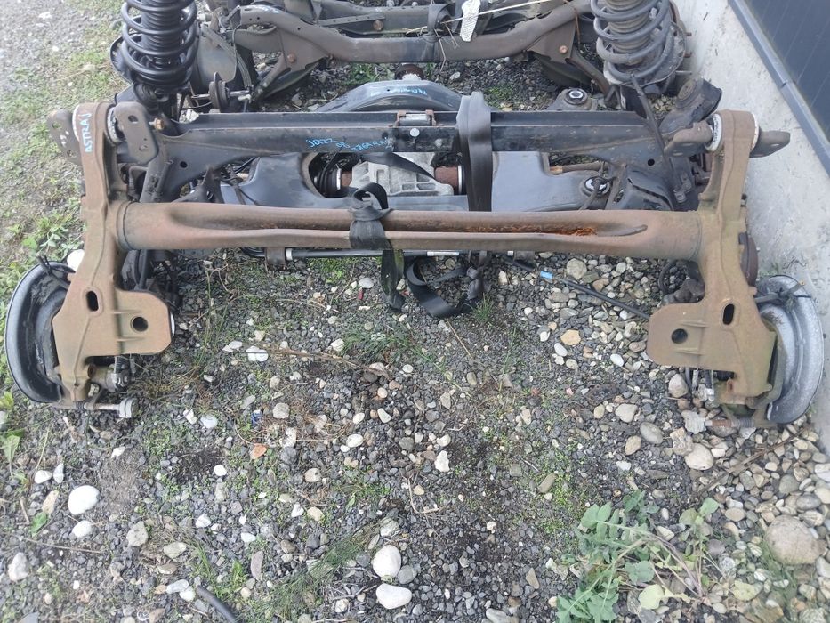 Punte spate opel astra j