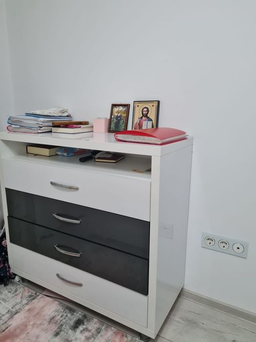 Mobilier de vânzare