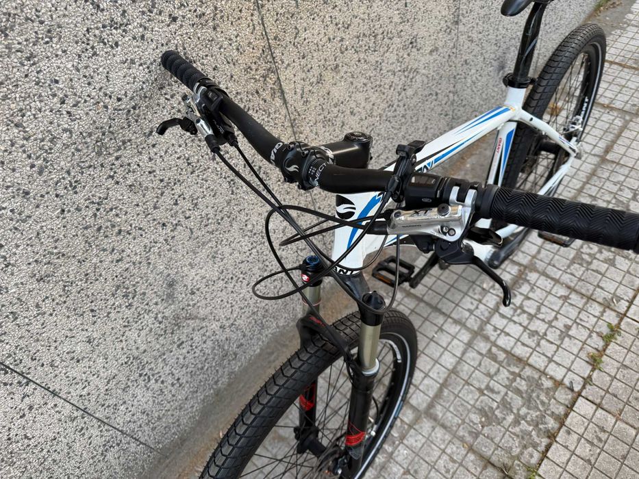 Giant Talon 2 26''/Shimano XT 3x9/Shimano XT brakes/Rockshox Reba Air