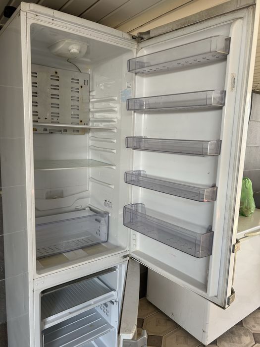 Холодильник б/у  на запчасти продам