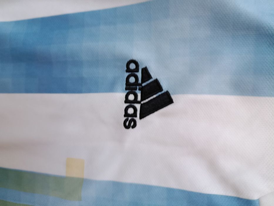 Tricou cu Argentina Pe spate cu Messi  ediție limitată  preț 100lei