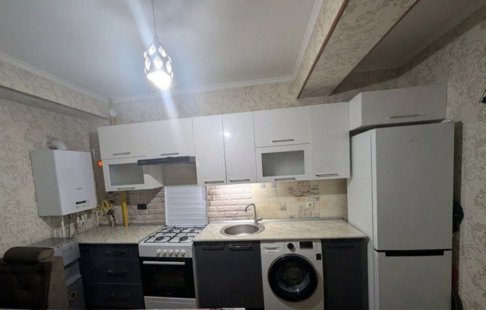 Uy sotiladi 2 xona 8 etaj 9 etajli dom 60 m2