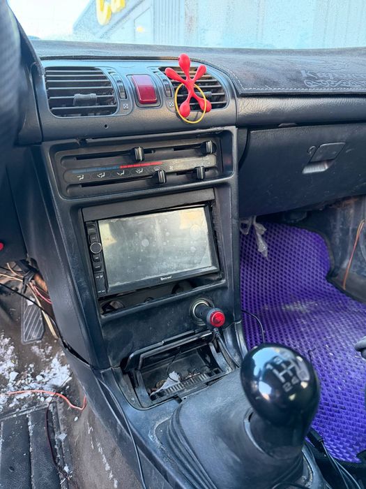 Mazda 323 F 93года