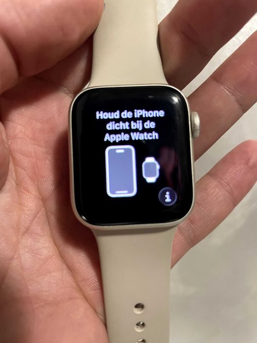 Apple Watch SE 2 (2022) 40mm Starlight Aluminium + подарък каишка