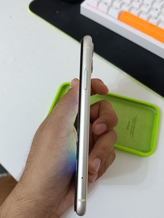 iPhone 11 в хорошем состоянии