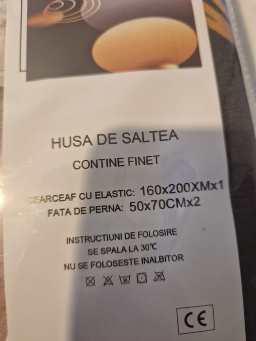 Husa de pat cu elastic  si 2 fete de perna  160 pe 200