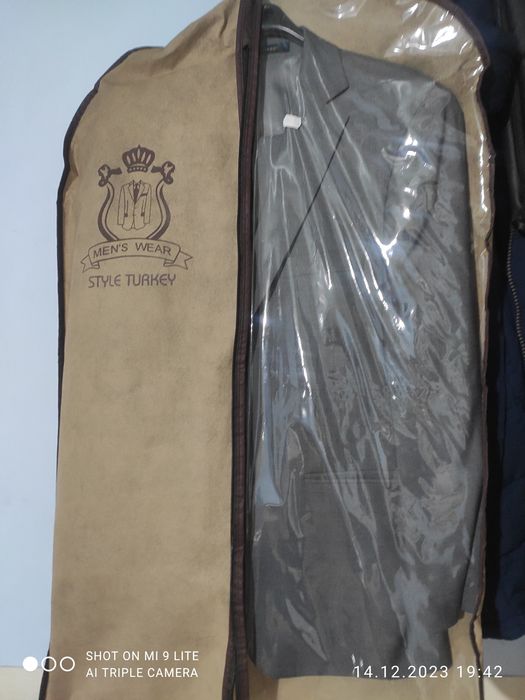 Кастюм шим сотилади