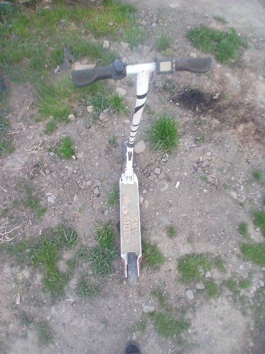 Vând trotinetă electrică