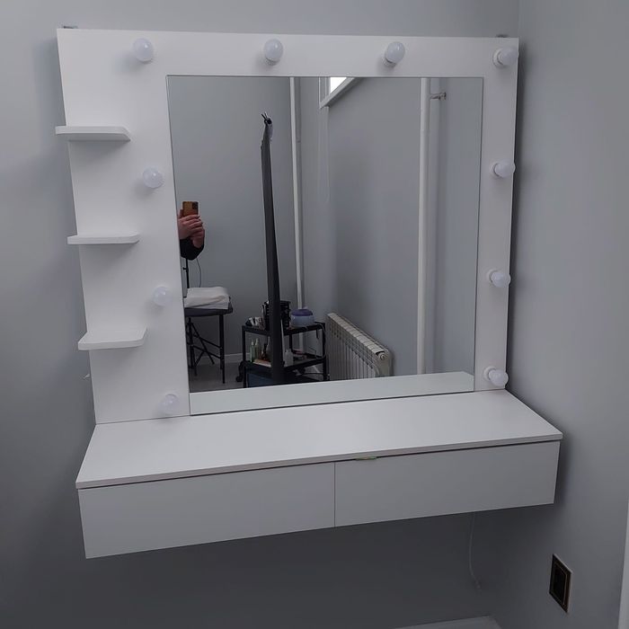 Зеркало визажиста-бровиста