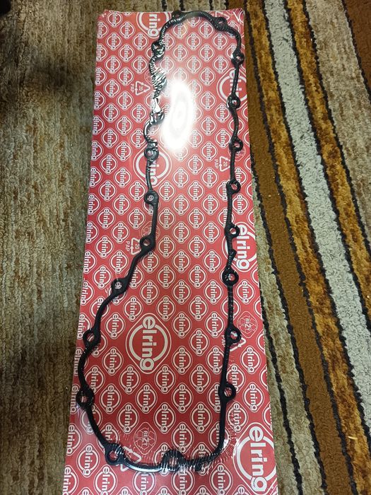 Продавам нови гарнитури за глава,картер,капак клапани,болтове за главата и комплект  ремък и ролка за Рено лагуна 1 ,1,9 ДЦИ