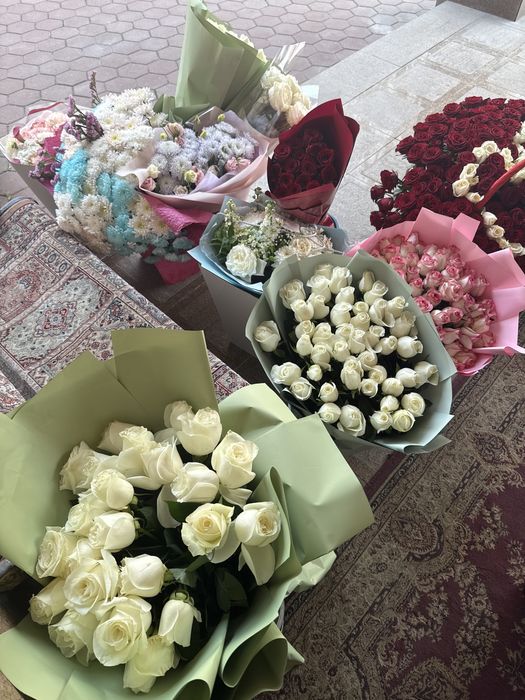 Цветы дешево бу уже в букетах, есть корзинки