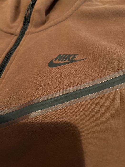 Bluza nike tech,inca in tendinte