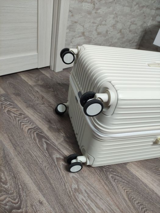 Чемодан, слоновая кость, новый