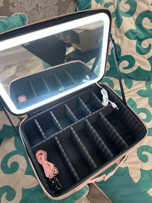 Продам сумку для макияжа